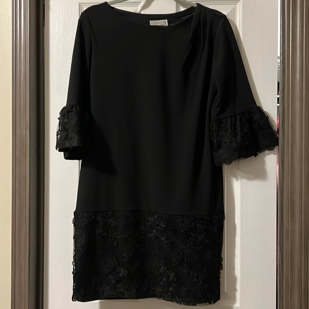 Womens new without tags Signature by Robbie Bee dress. Size PM